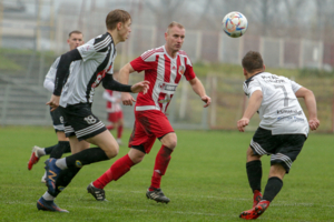 Mecz piątej ligi piłki nożnej: Tarnovia - Metal Tarnów